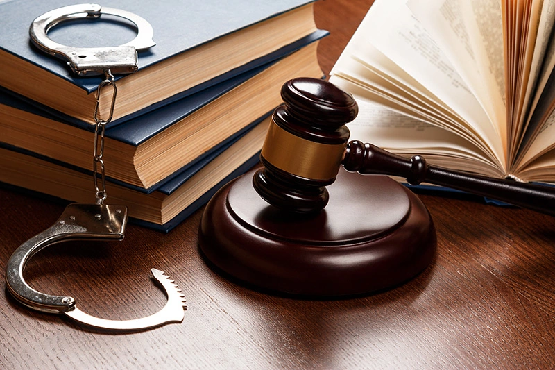 Judge gavel next to handcuffs on books representing criminal law. For fierce representation in your case, contact a Chicago federal criminal defense lawyer now.